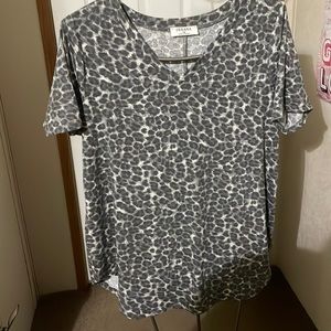 Zenana Leopard Print V-Neck Top